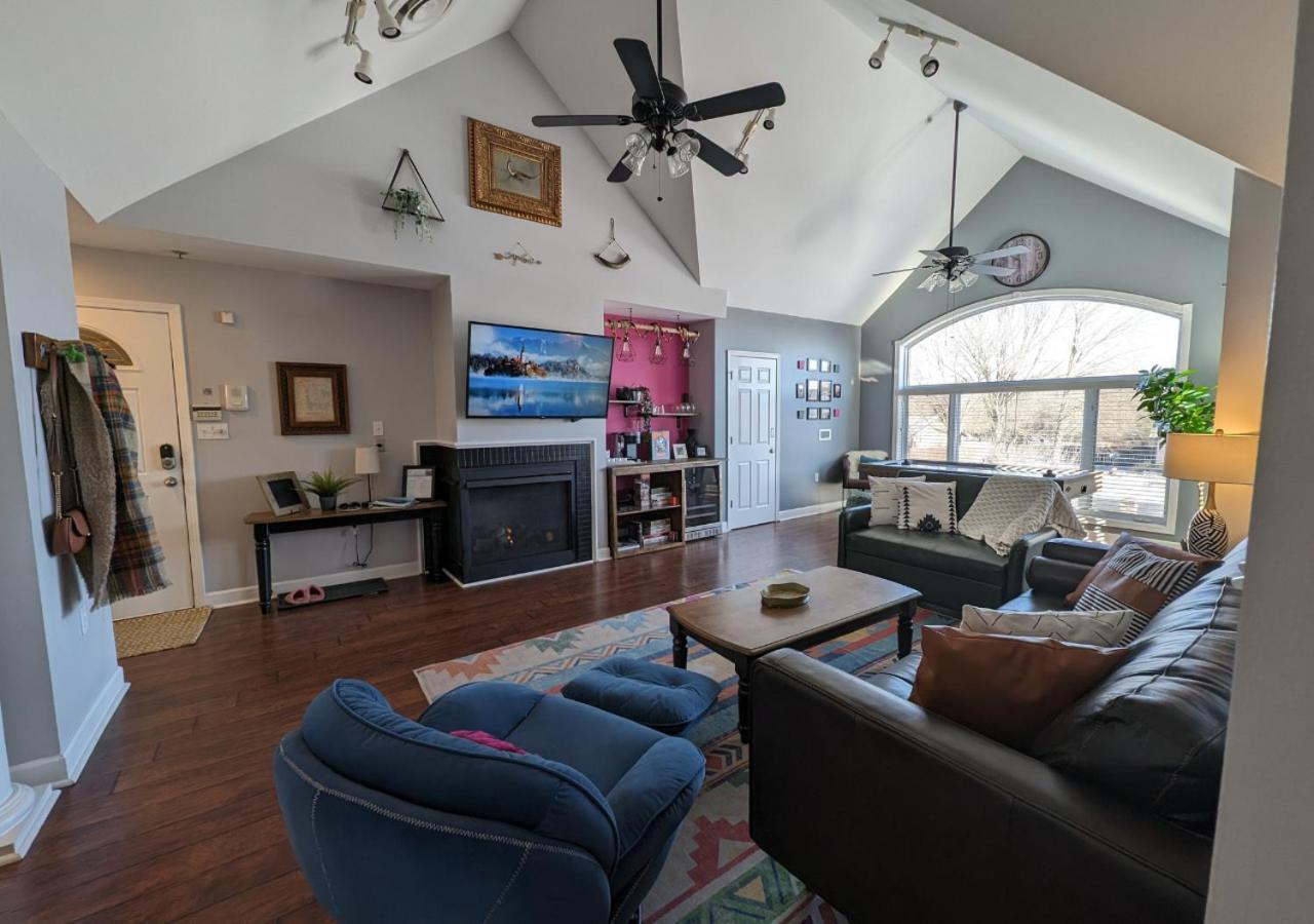 Relaxing Condo On The River - New Air Hockey Table بيدجن فورج المظهر الخارجي الصورة